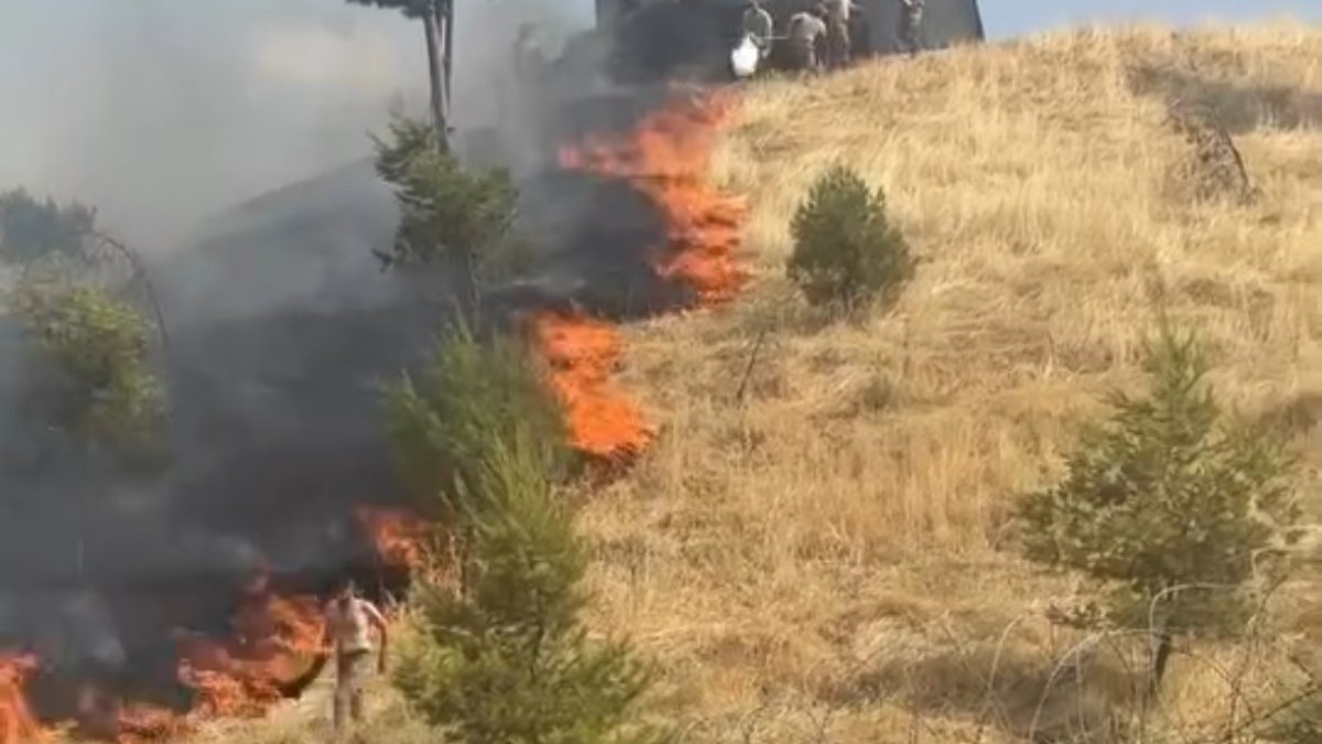Askeri alayın tepesinde çıkan yangın söndürüldü