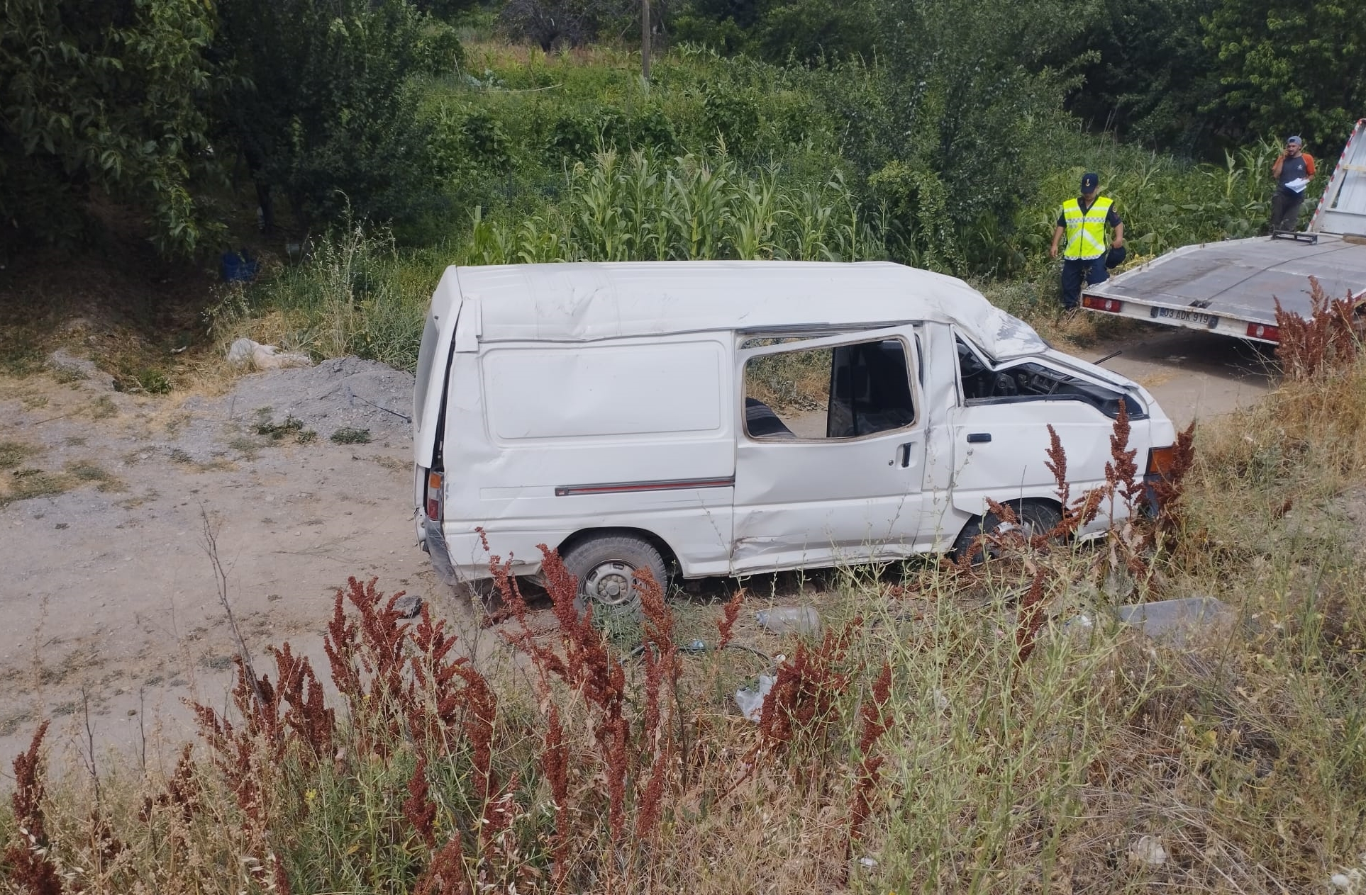 Afyonkarahisar'da minibüs devrildi:  5 yaralı