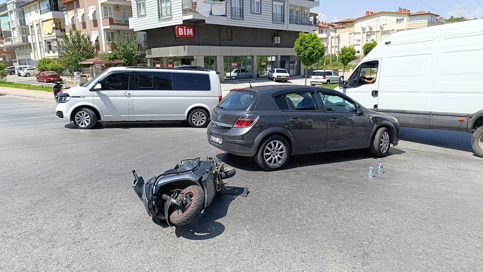 Otomobil ile motosiklet çarpıştı: 1 yaralı