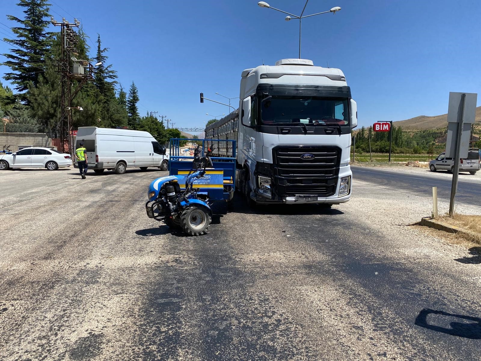 Malatya'da kaza: Kamyon ile pat pat çarpıştı