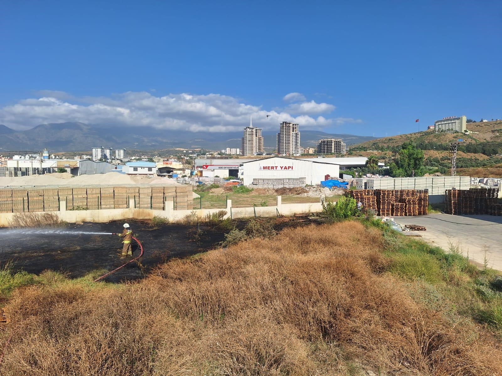 Hatay’da otluk alanda çıkan yangın söndürüldü