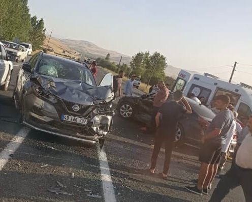 Elazığ’da otomobiller çarpıştı: 2’si ağır 8 yaralı