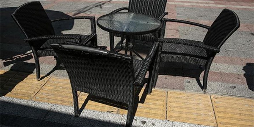 Görme engellilerin yollarını işgal ettiler!