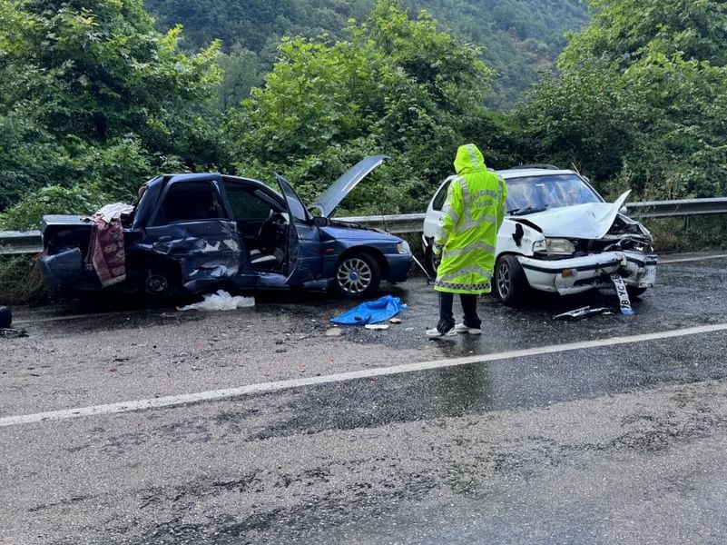 Karabük’te otomobiller çarpıştı: Yaralılar var