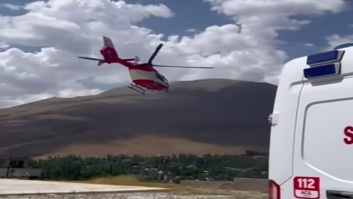 Ambulans helikopter küçük bebek için havalandı