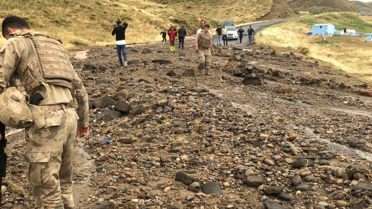 Malazgirt’te sel felaketi: 1 kişi hayatını kaybetti