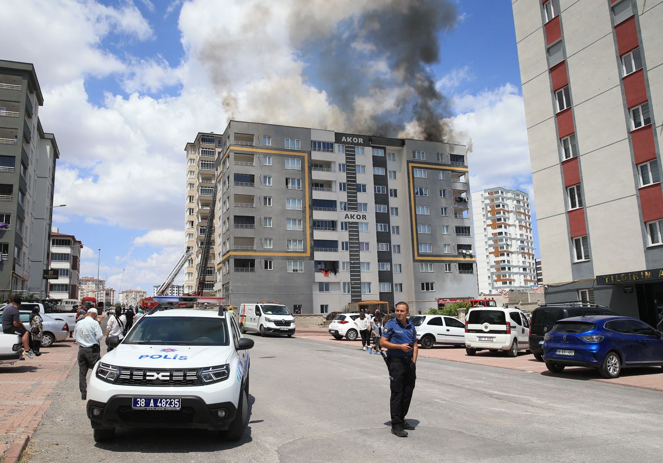 Kayseri'de apartman çatısında yangın