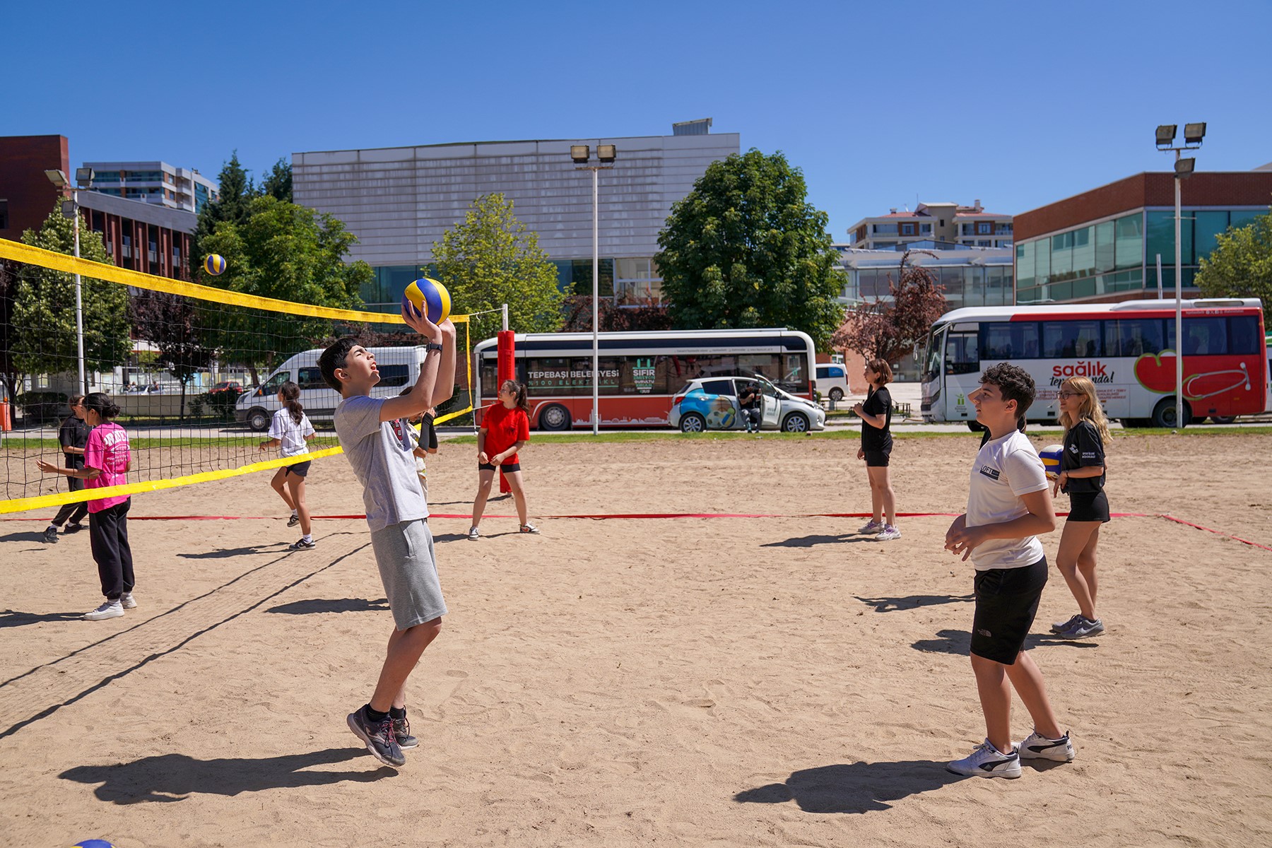 Eskişehir'de plaj voleybolu kursuna yoğun katılım