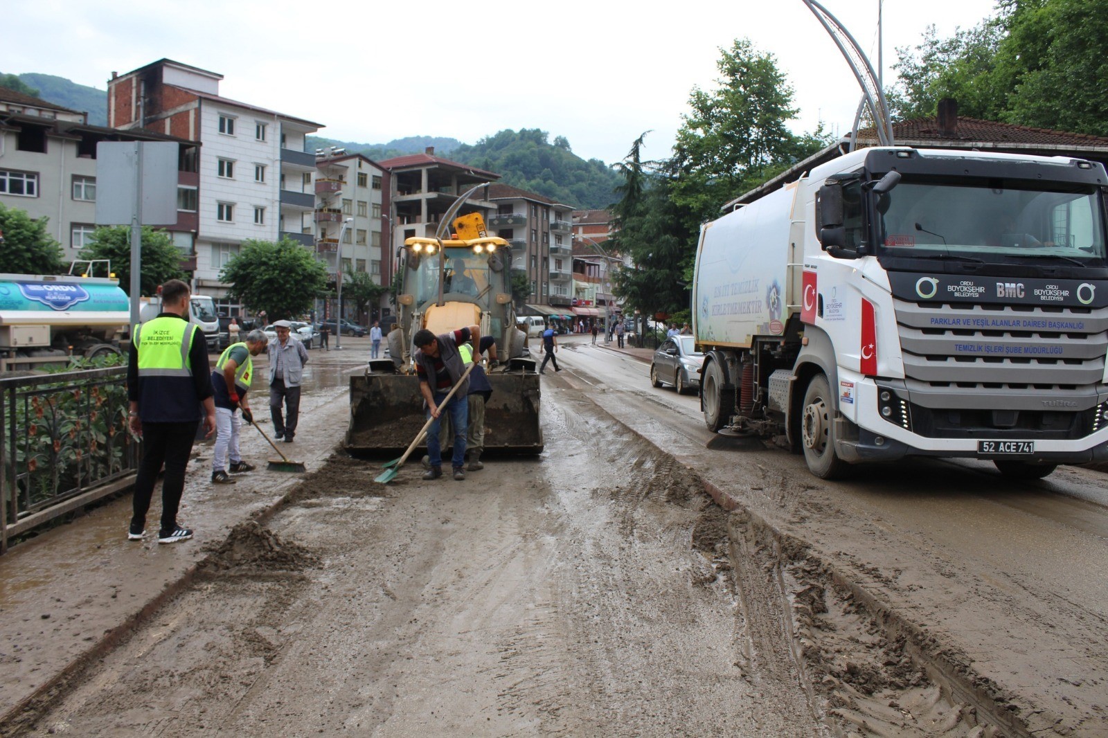 Ordu'da 70 mahallede sel tahribatı