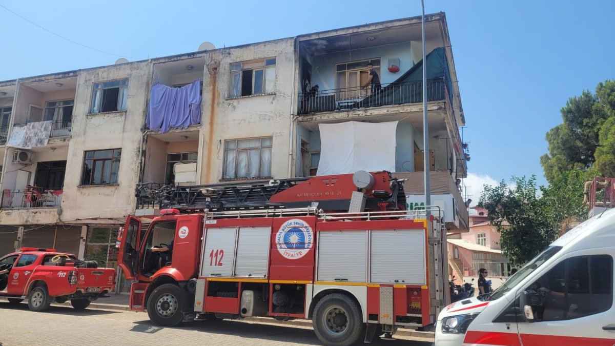 Evin balkonunda yangın çıktı