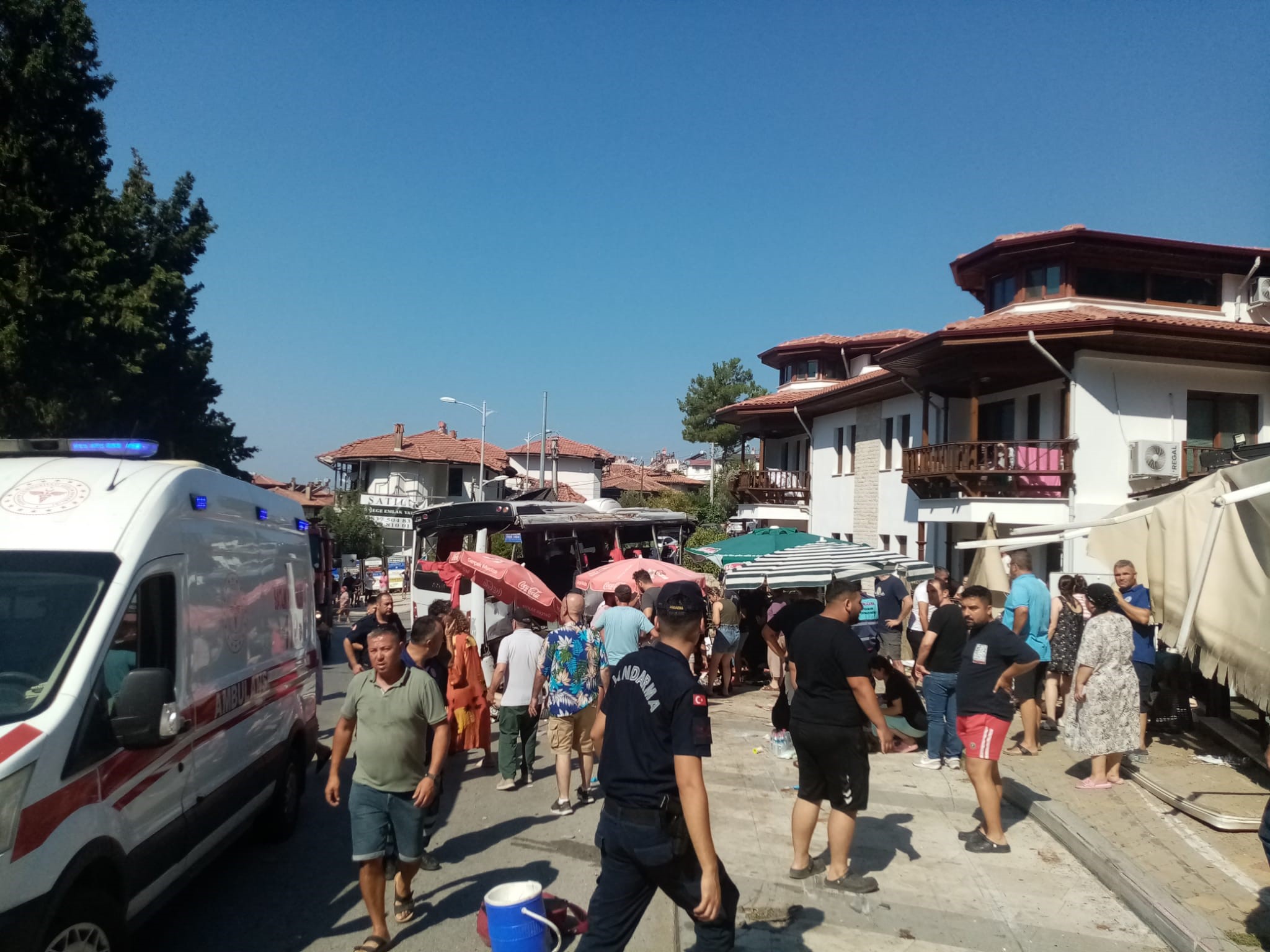 Freni boşalan tur otobüsü dehşet saçtı: 4'ü ağır çok sayıda yaralı