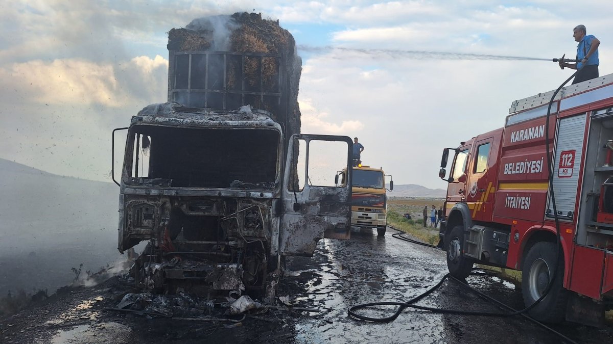 Saman yüklü TIR seyir halindeyken alev aldı