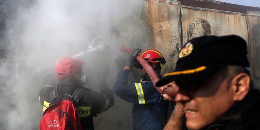 Yunanistan'daki orman yangınları yerleşim yerlerini tehdit ediyor