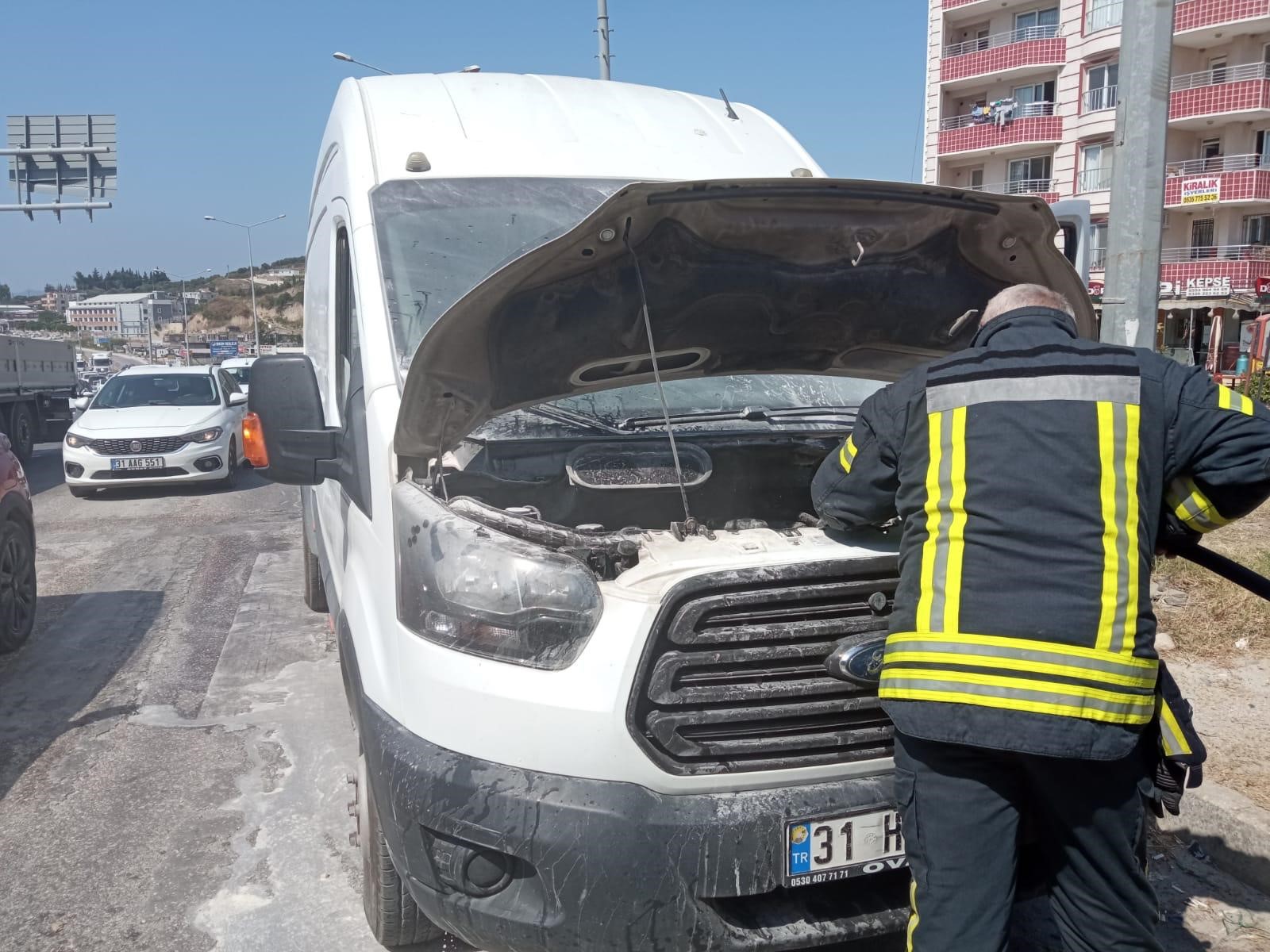 Hatay'da araç yangını