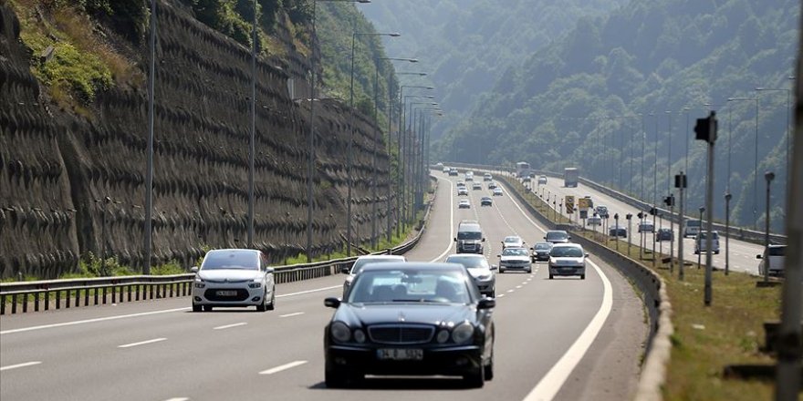 Tatilcilerin dönüş yolculuğu başladı