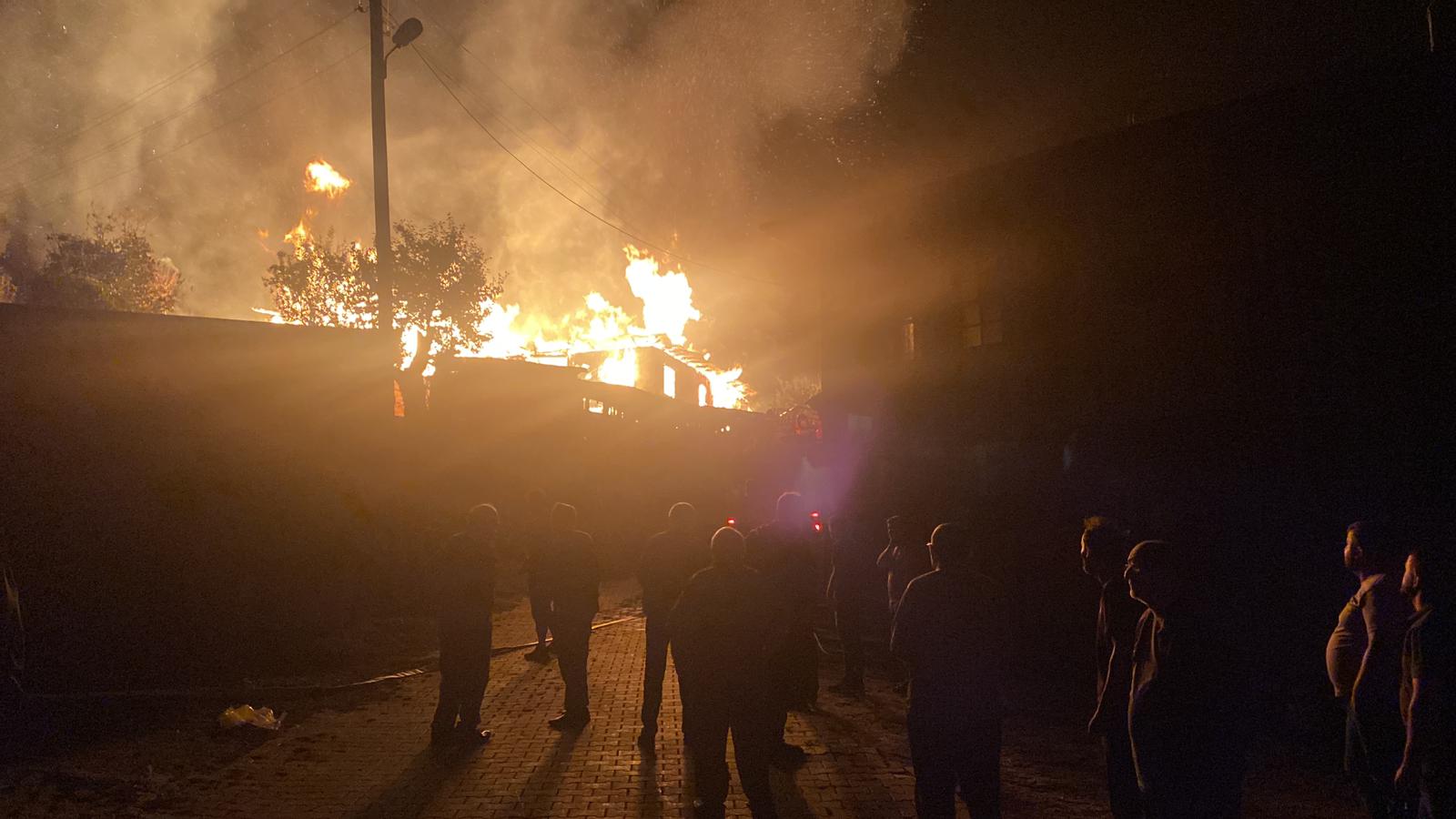 Kastamonu'da yangın: 2 ev zarar gördü