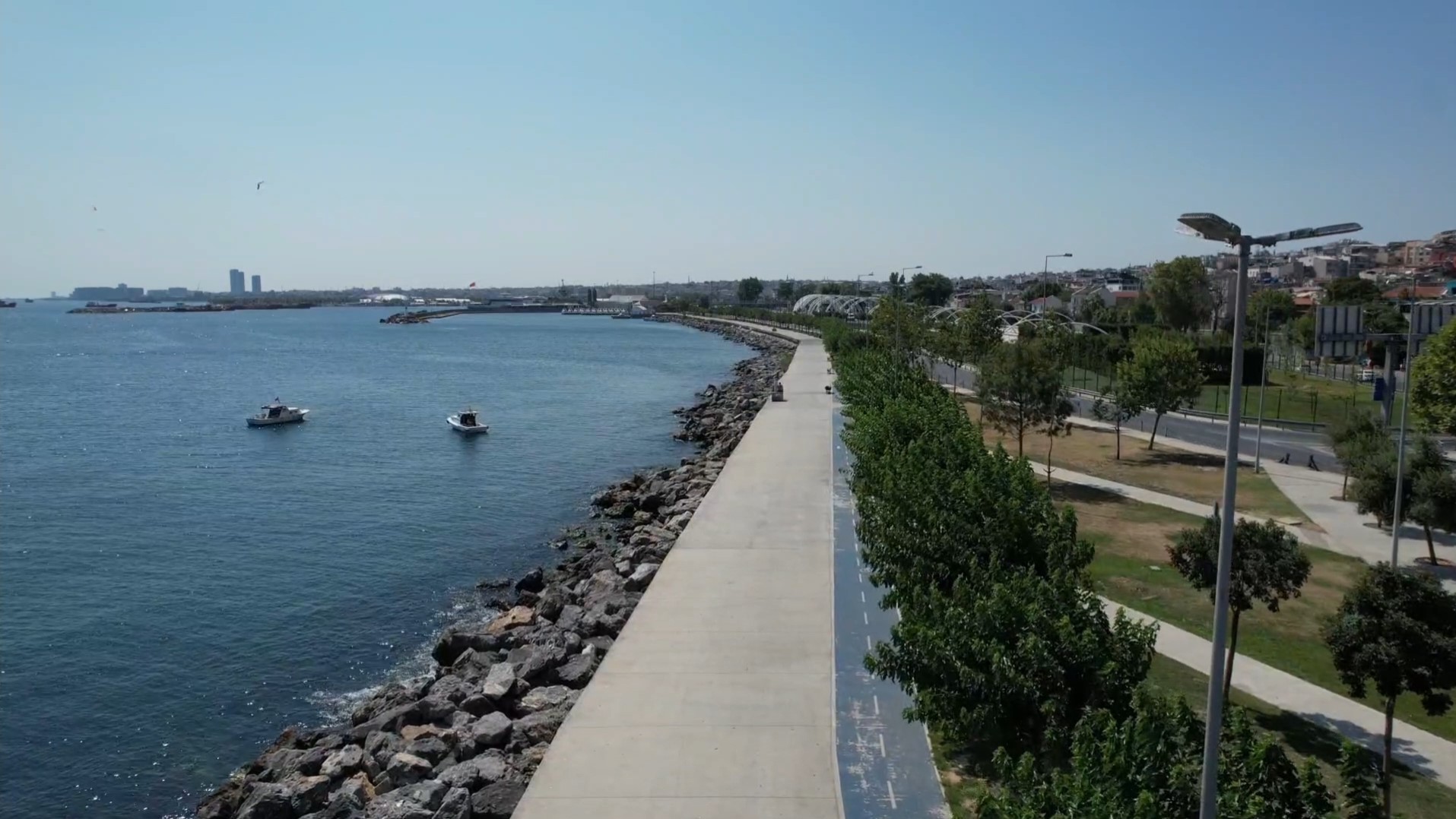 İstanbul'da sıcak hava bunalttı: Parklar boş kaldı