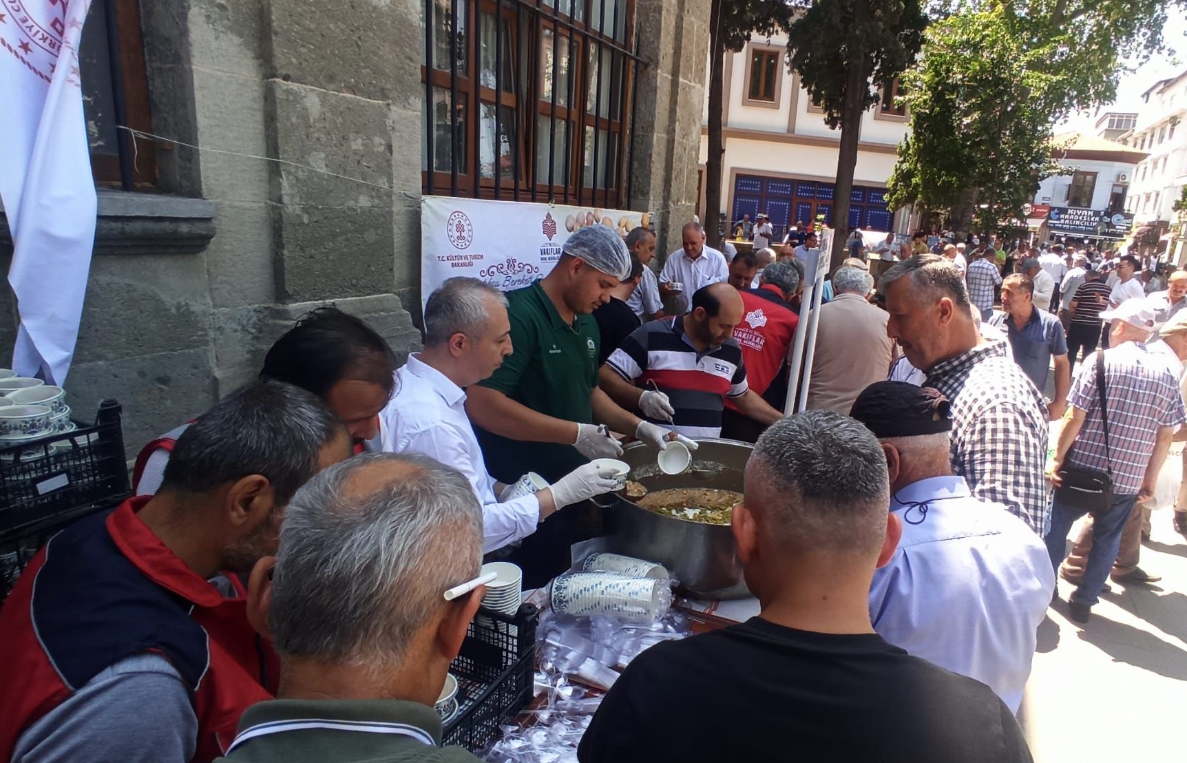 Samsun'da vatandaşlara aşure dağıtıldı