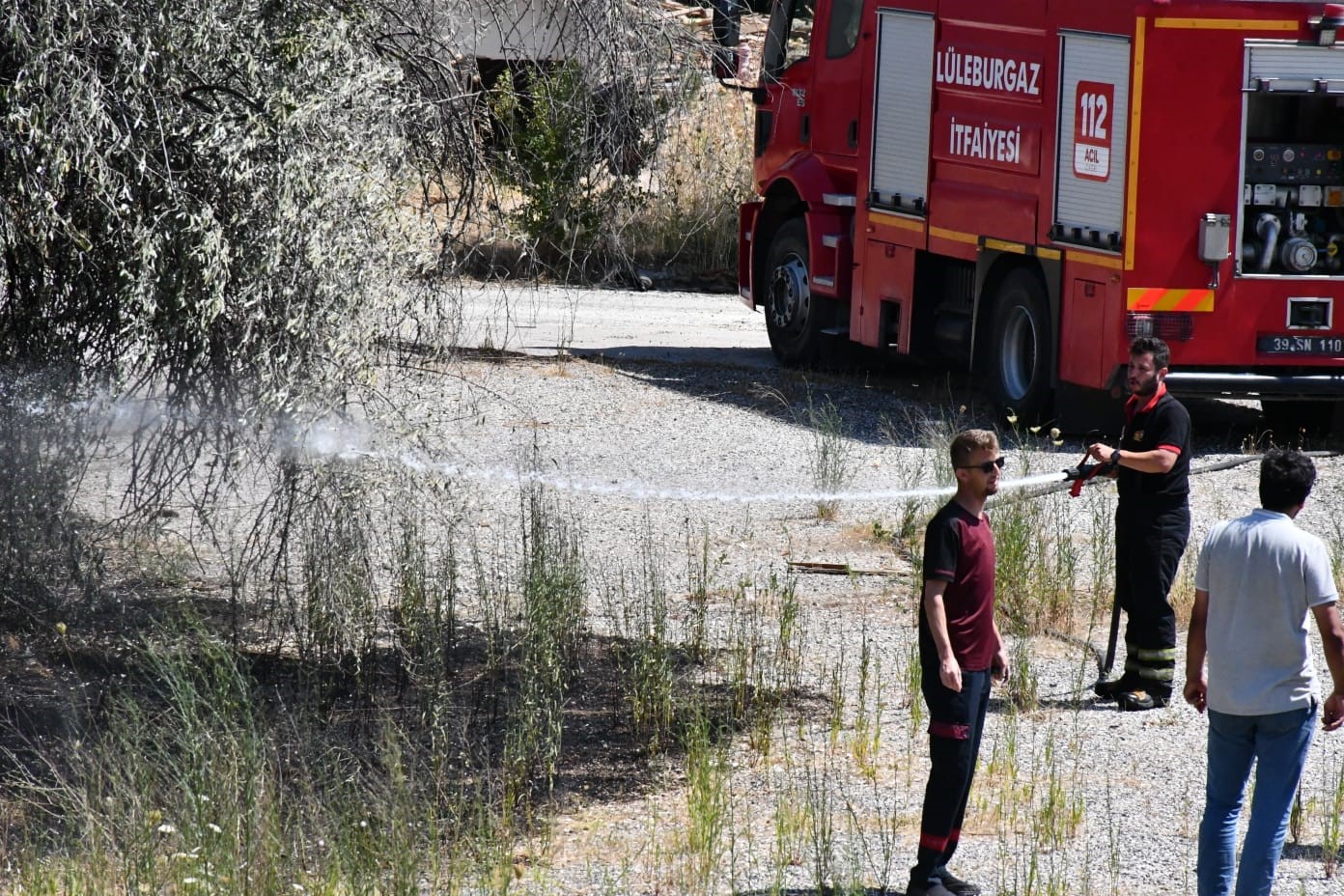 Kırklareli'nde eski hastane bahçesinde yangın