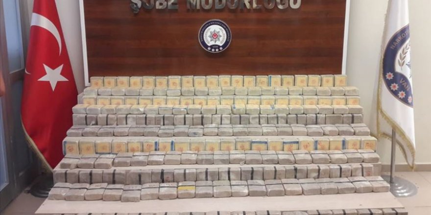 Van'da otomobilin bagajında 111 kilo 820 gram eroin bulundu
