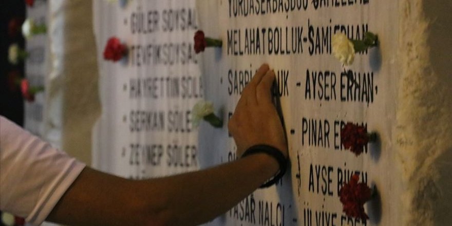 Marmara Depremi'nin 20. yılında hayatını kaybedenler anıldı