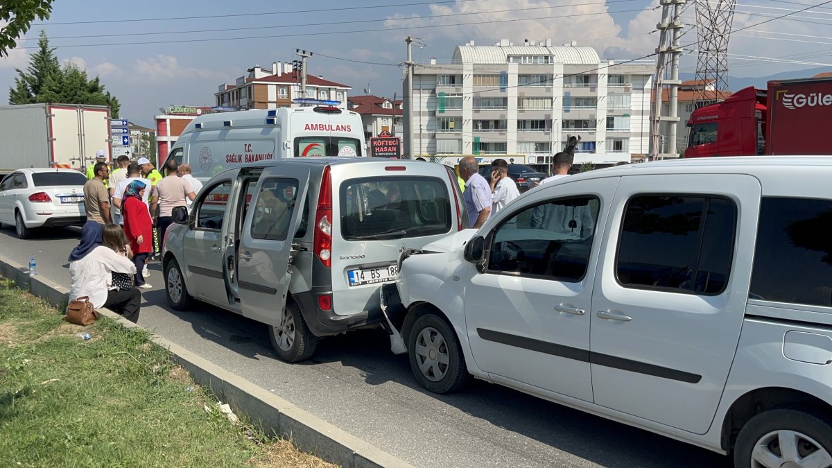 Bolu'da düğün konvoyunda zincirleme kaza: 2 yaralı