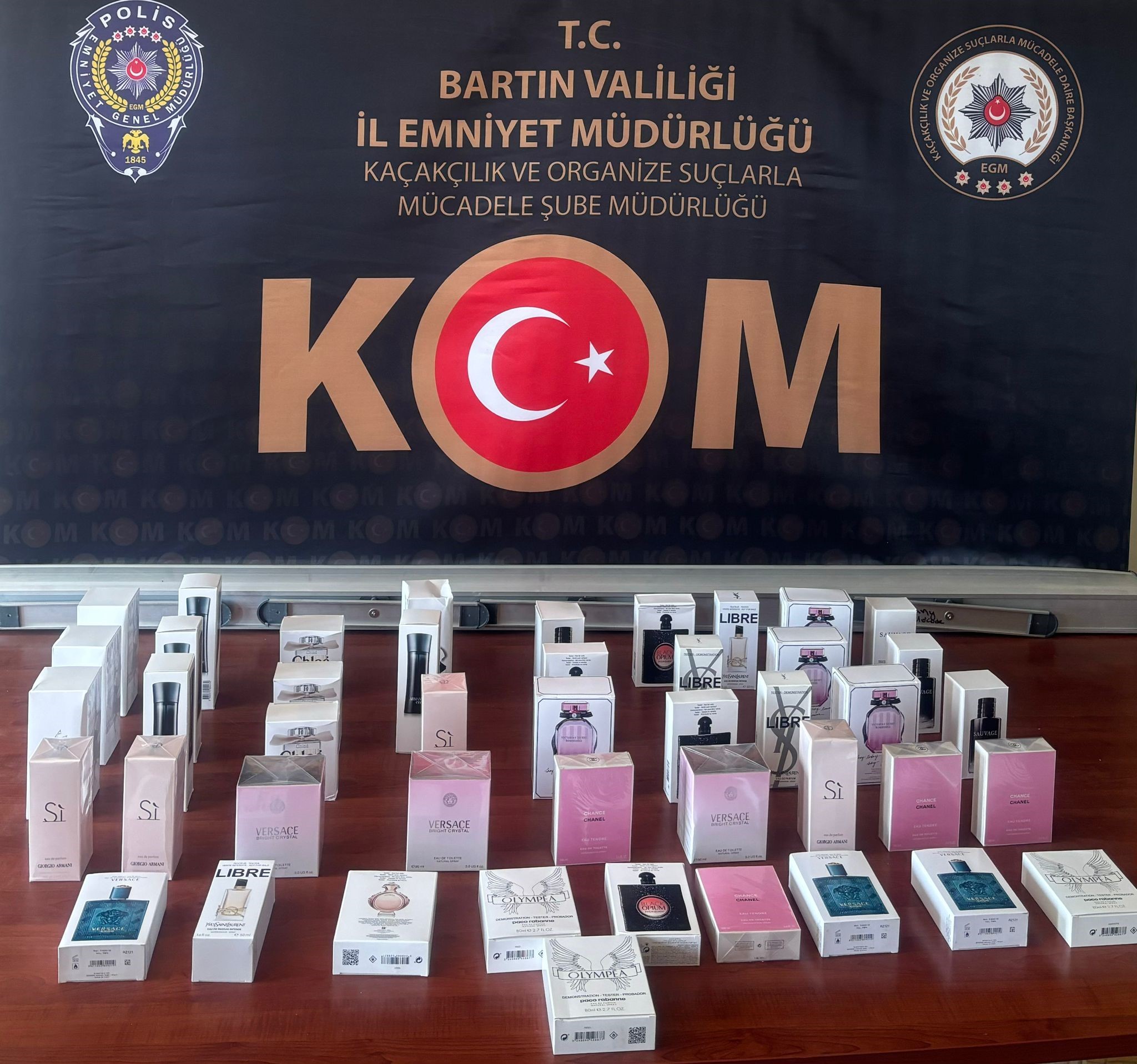 Gümrük kaçağı parfüm ele geçirildi