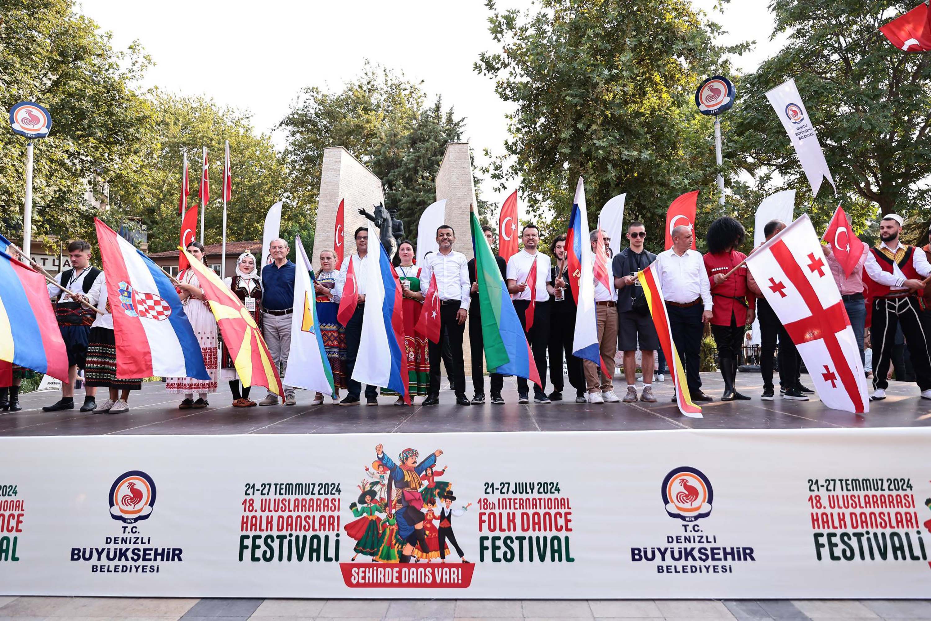 Denizli'de renkli festival başladı