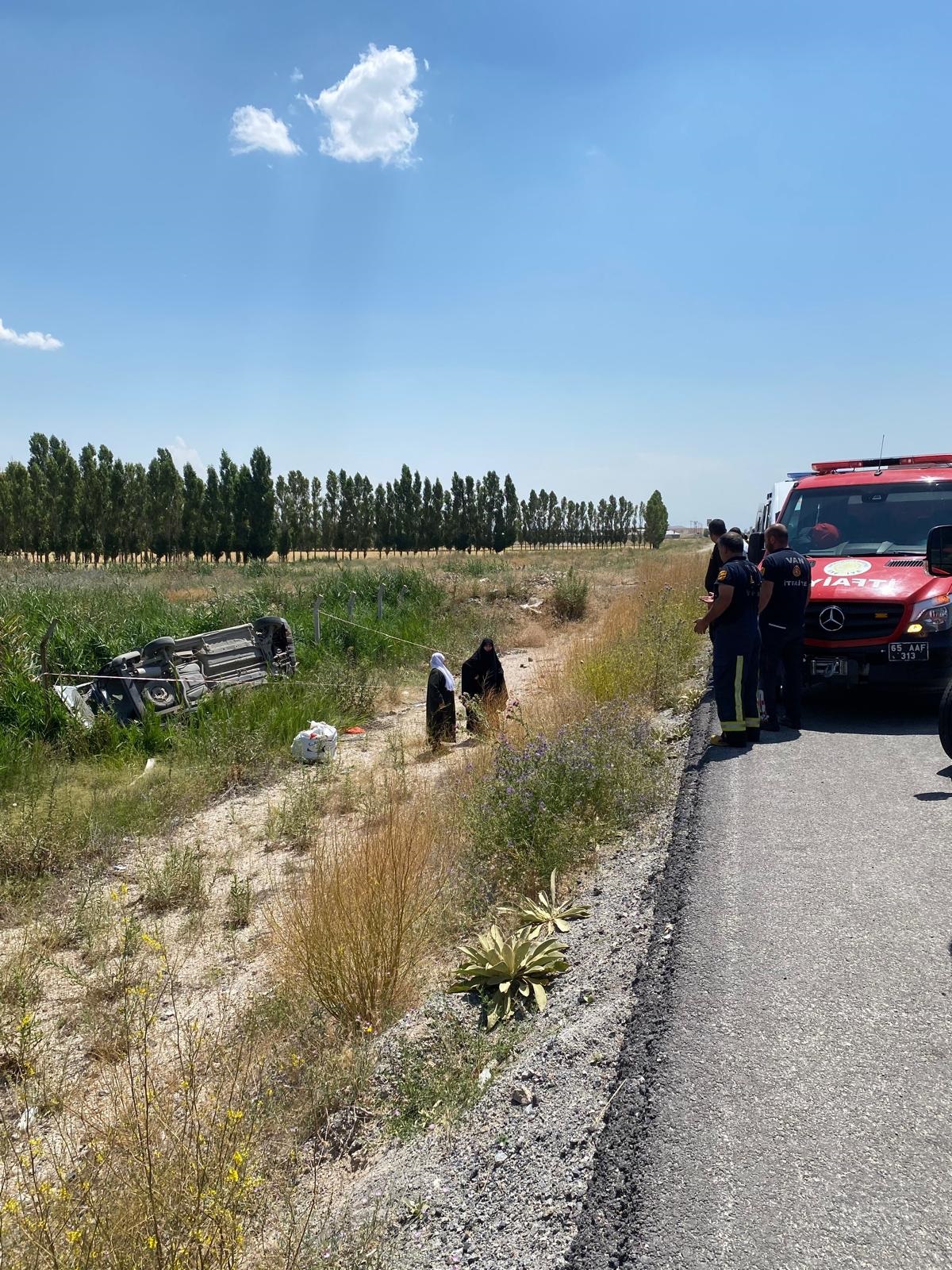 Van'da otomobil takla attı