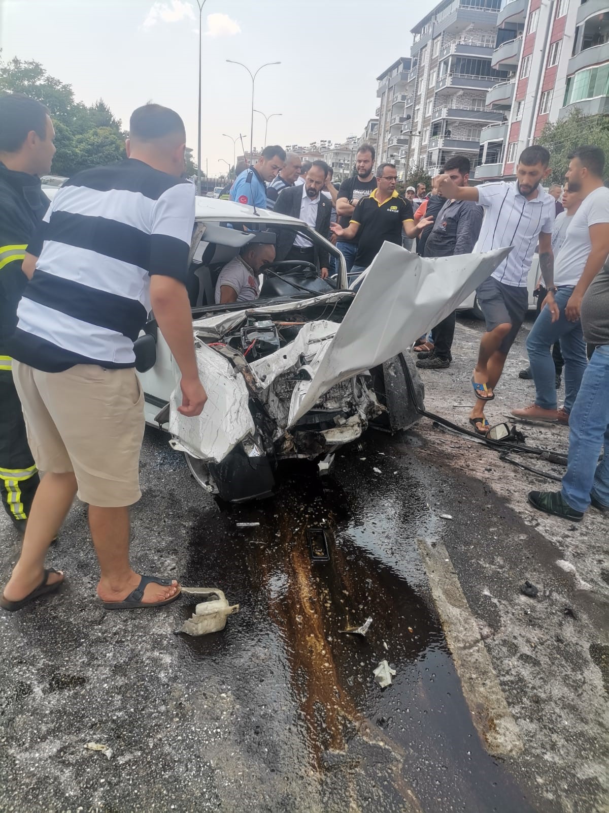 Gaziantep'te feci kaza! Araçlar kafa kafaya çarpıştı