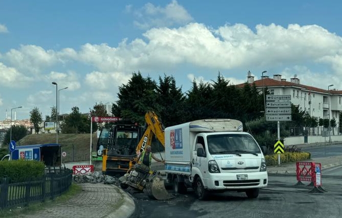 Güngören'de su borusu patladı