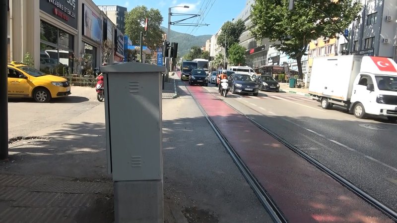 Otobüsü sıkıştırıp kaza yaptırdı