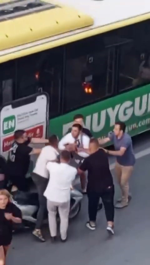 Düğün konvoyu kazaya karıştı