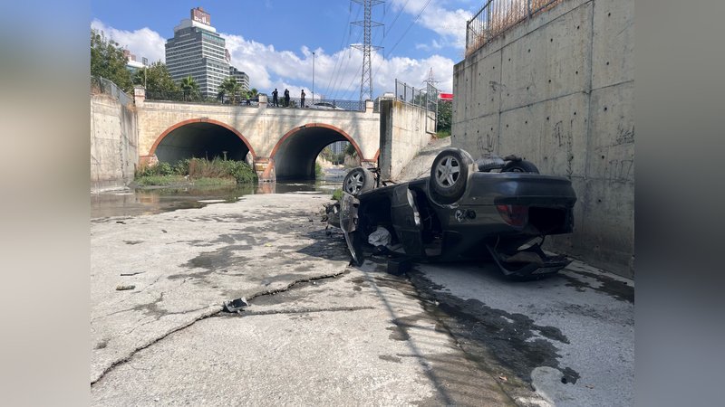 Esenyurt'ta yolu karıştırdı, dereye uçtu