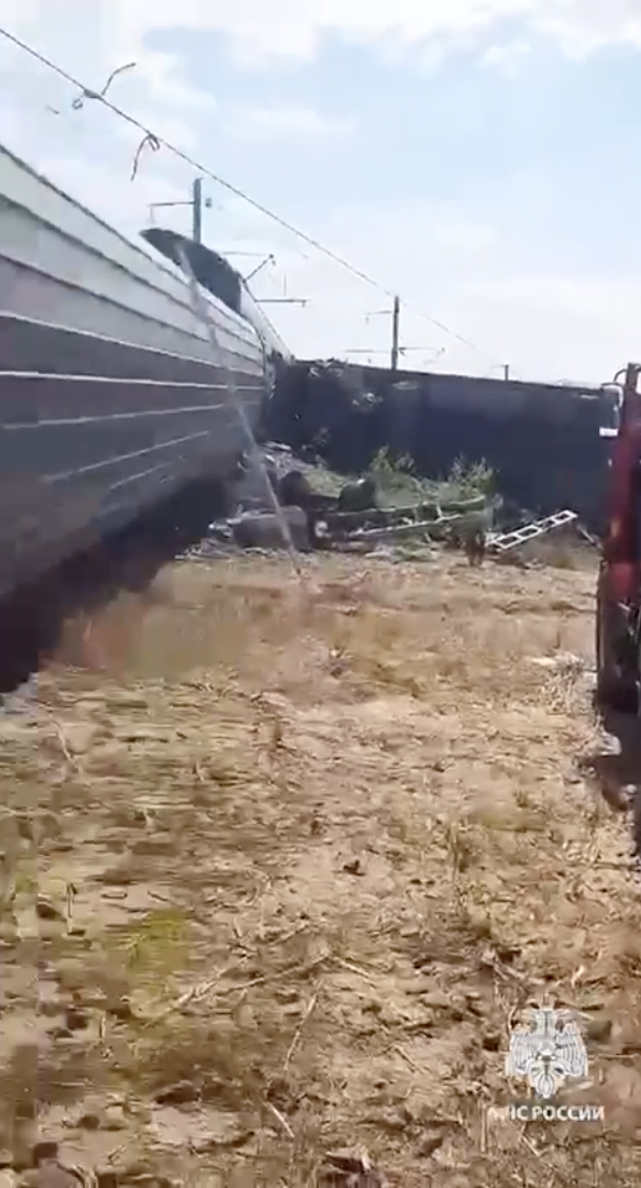 Yolcu treni raydan çıktı: 140 YARALI