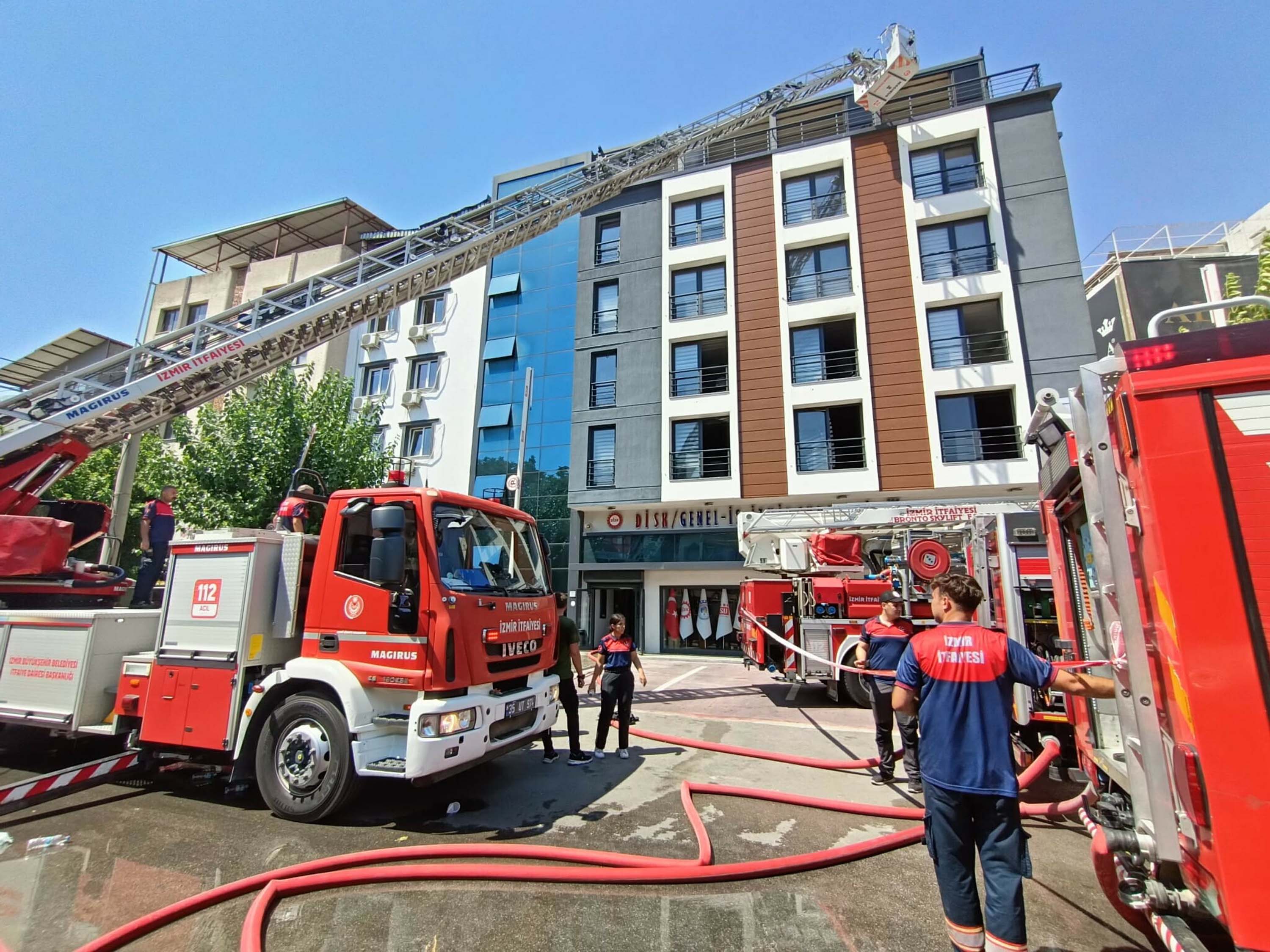 İzmir’de DİSK Genel-İş Sendikası binasında yangın