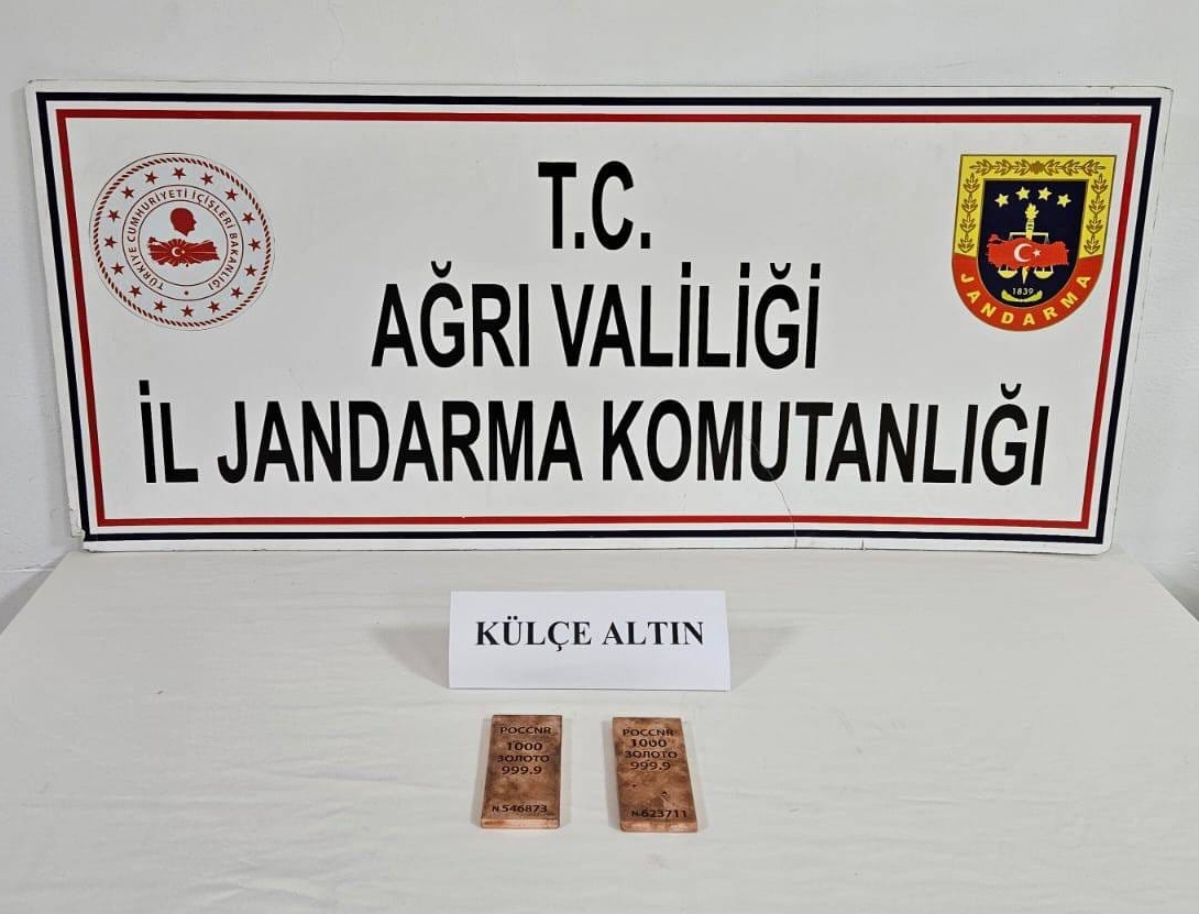 Araçtan 2 kilogram külçe altın çıktı