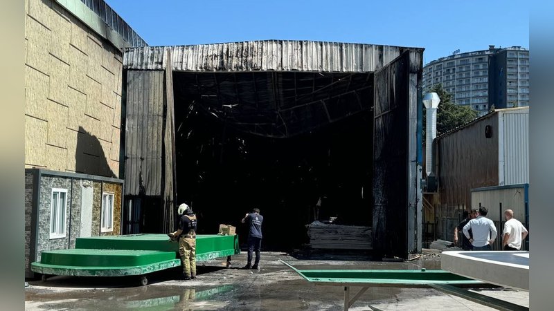 Yat imalathanesinde yangın