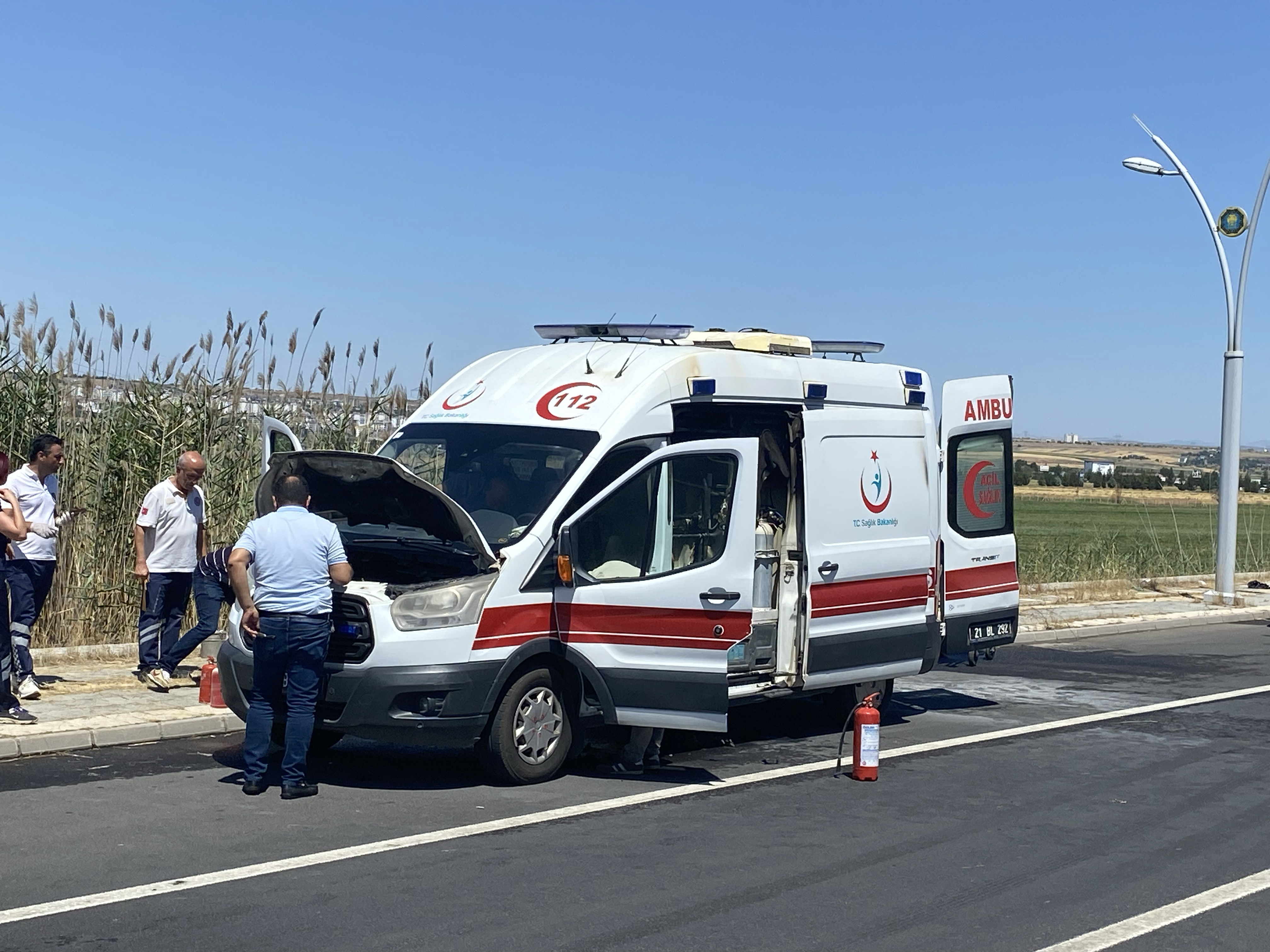 Diyarbakır'da ambulans alev aldı