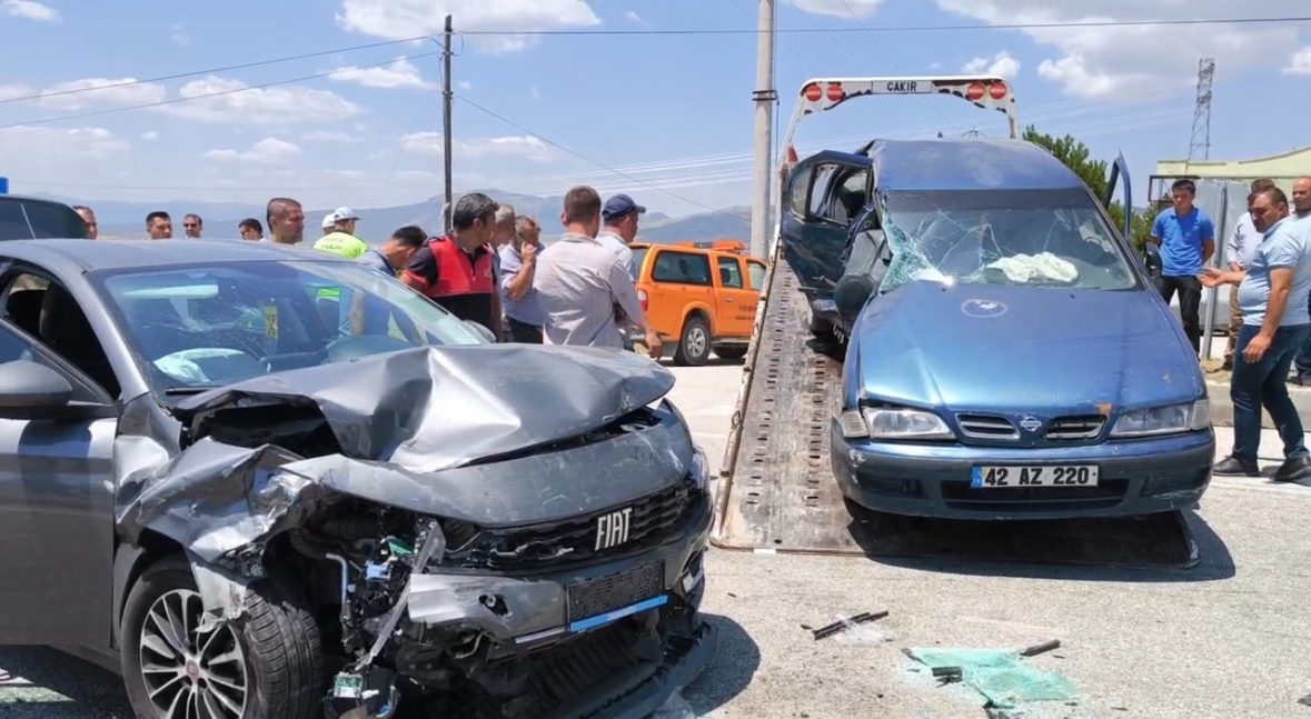 Burdur’da otomobiller çarpıştı: 10 yaralı