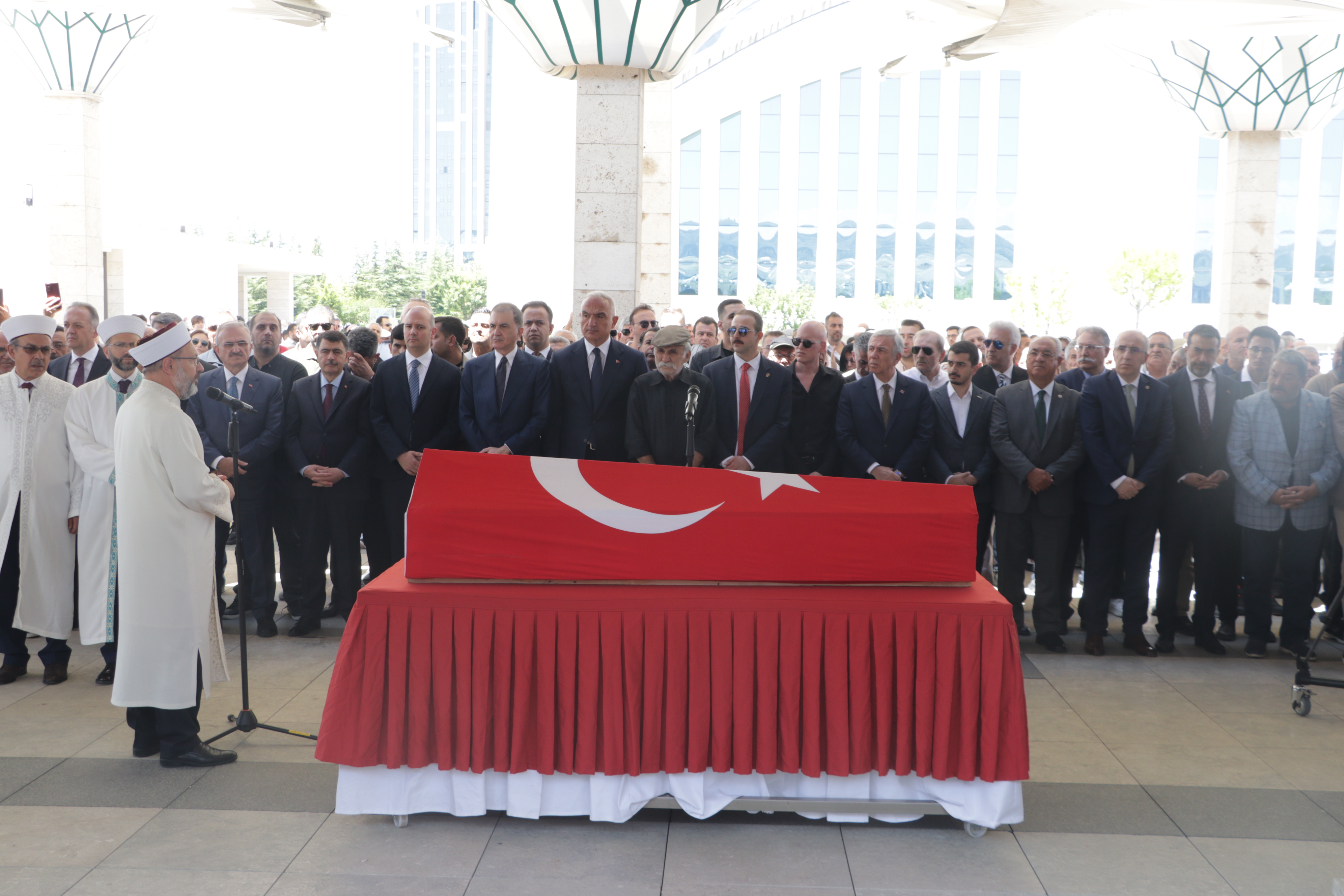 Kenan Işık, Ankara'da toprağa verildi