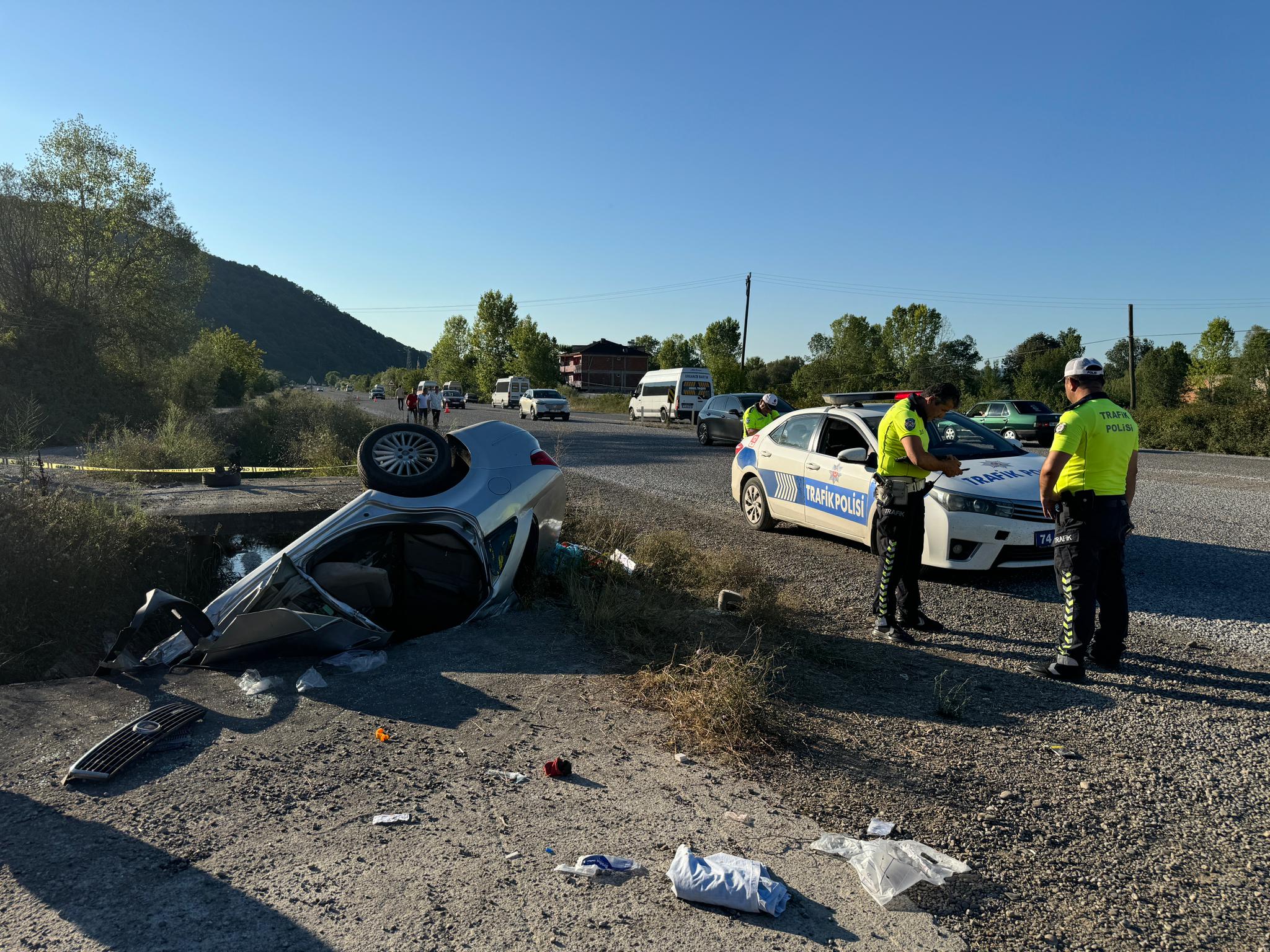 Bartın'da otomobil kanala devrildi: 1 ölü, 3 yaralı