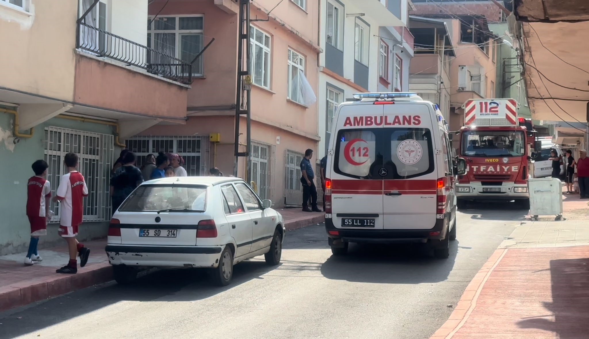 Tabancayı kurcalarken kendini vurdu