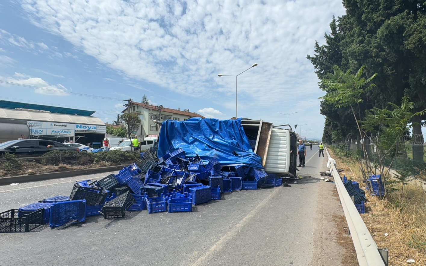 Yalova'da TIR ile kamyonet çarpıştı: 2 yaralı