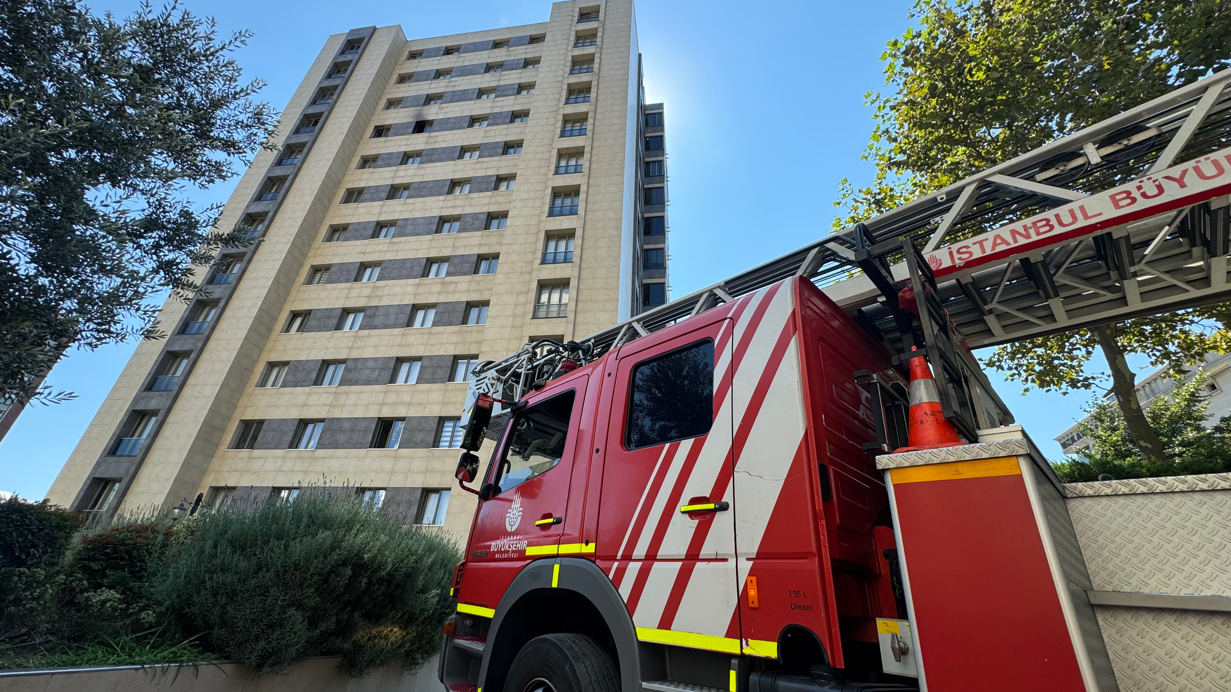 İstanbul'da 13 katlı binada korkutan yangın