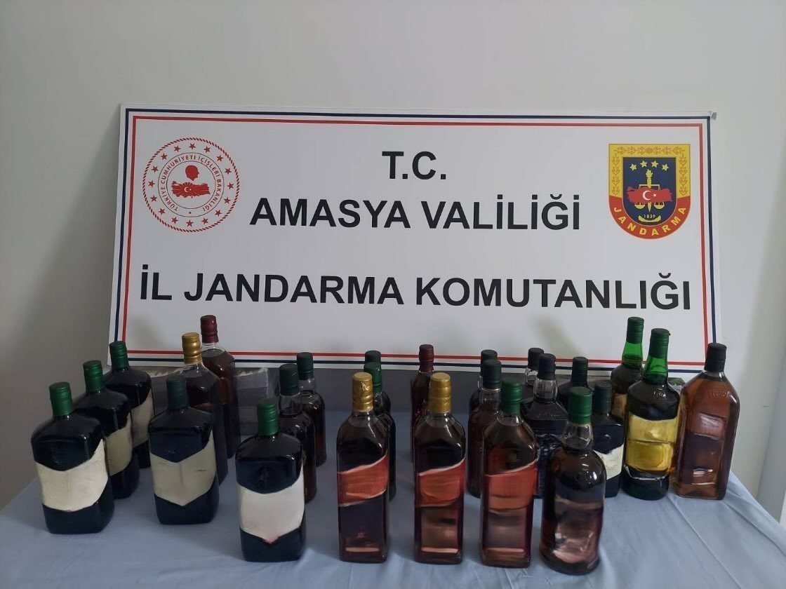 Amasya'da onlarca kaçak içki yakalandı