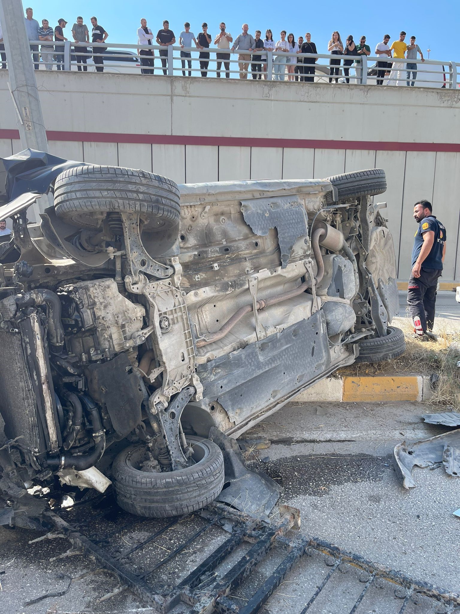 Van'da otomobil takla attı