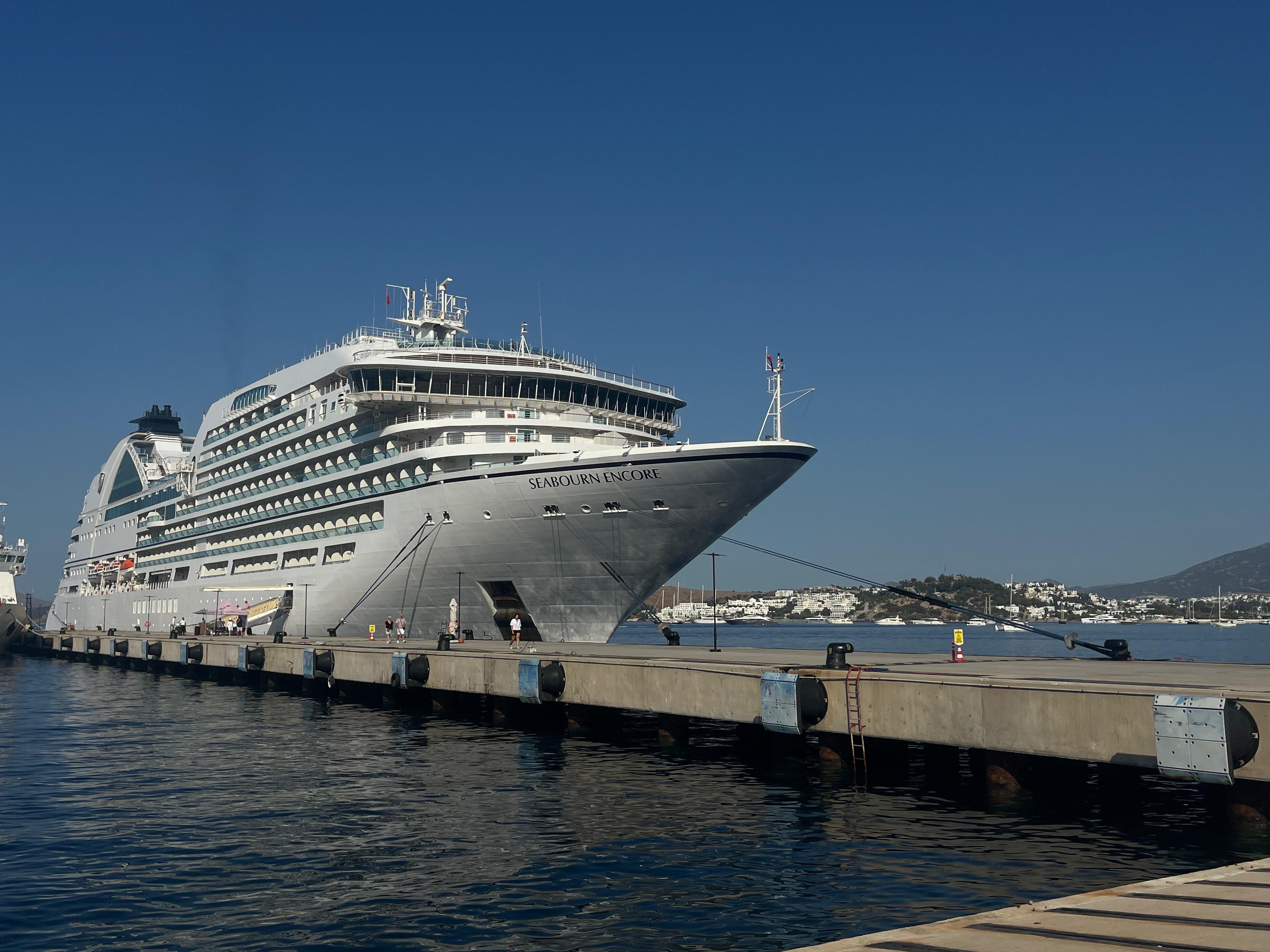 Bodrum'a "Seabourn Encore" kruvaziyeri 571 yolcu getirdi