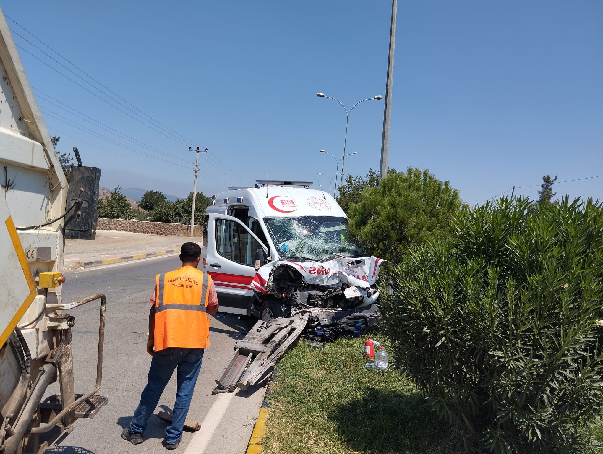 Gaziantep'te ambulans tankere çarptı: 3 sağlıkçı yaralı