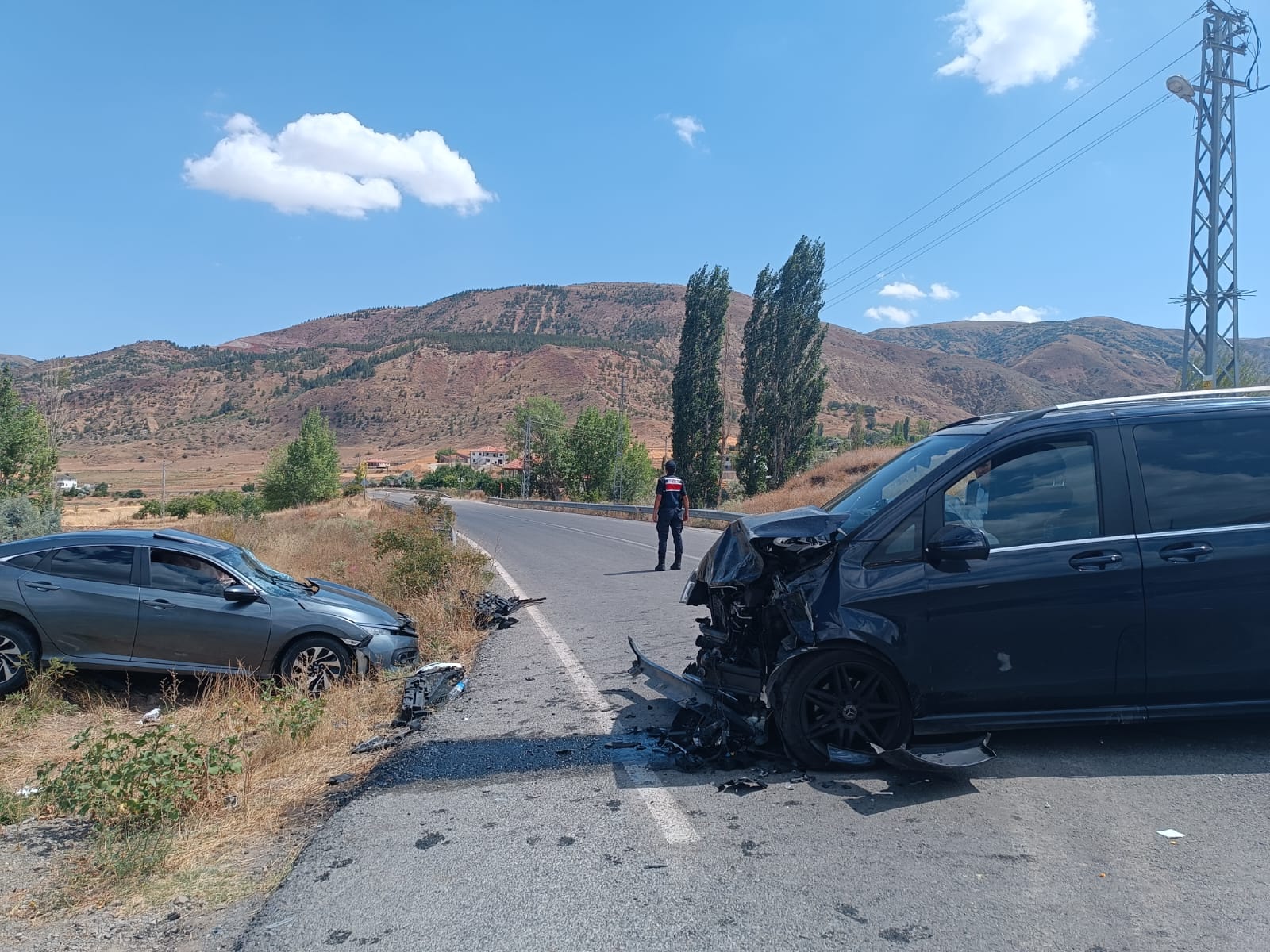 Kayseri’de otomobil ve minibüs çarpıştı: 9 yaralı